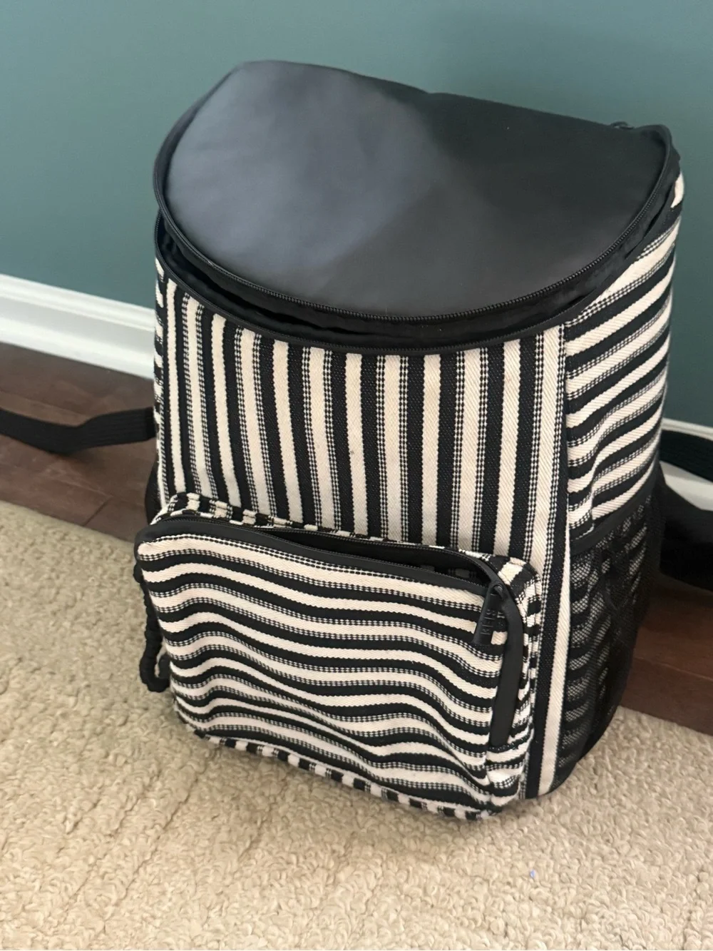 BÉIS “The Backpack Cooler” in Black Strip